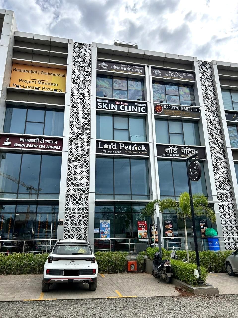 The clinic building on Bhumkar Chowk Road